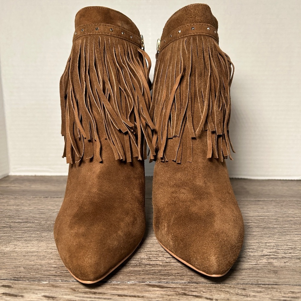 White House, Black market boots
